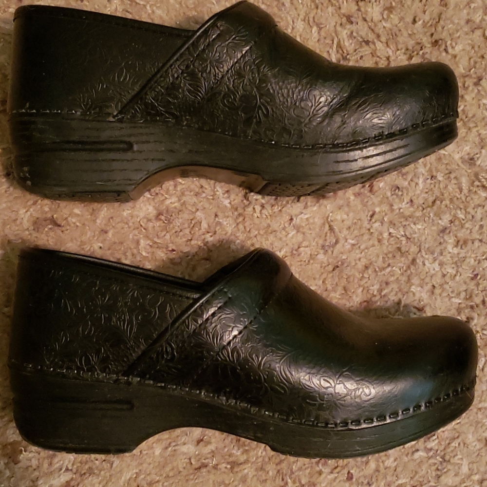 Dansko xp black in good condition